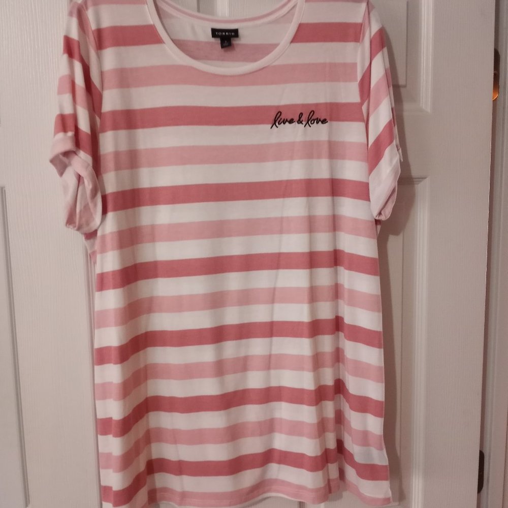 Torrid 3 Pink & White "Live & Love" Tee